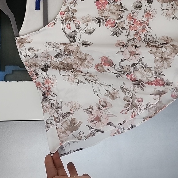 Peach floral top - Picture 4 of 7